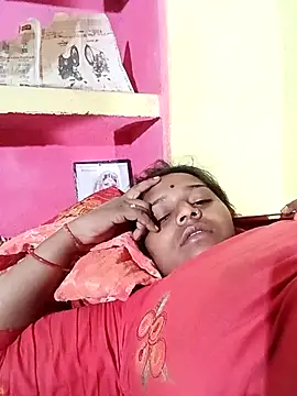 Snapshot of Hot_crety chatting on April 2026 04:37:01 PM Hot crety online show from April 2026 04:37:01 PM