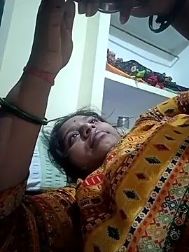 Hot crety online show from December 2025 05:45:01 PM