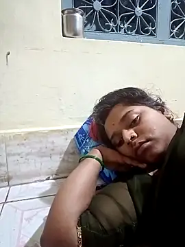 Snapshot of Hot_crety chatting on October 2025 11:46:02 PM Hot crety online show from October 2025 11:46:02 PM