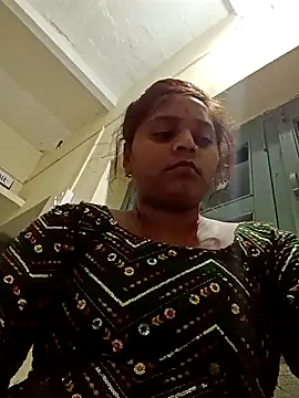 Snapshot of Hot_crety chatting on October 2025 12:51:01 PM Hot crety online show from October 2025 12:51:01 PM