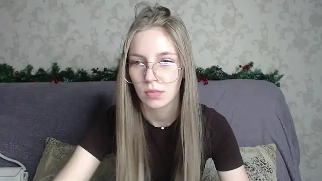 HitGyrl online show from December 2025 01:08:02 AM