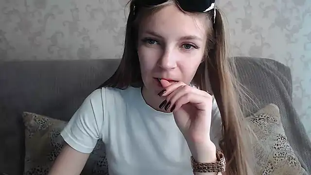 Snapshot of HitGyrl chatting on June 2026 09:04:02 AM HitGyrl online show from June 2026 09:04:02 AM