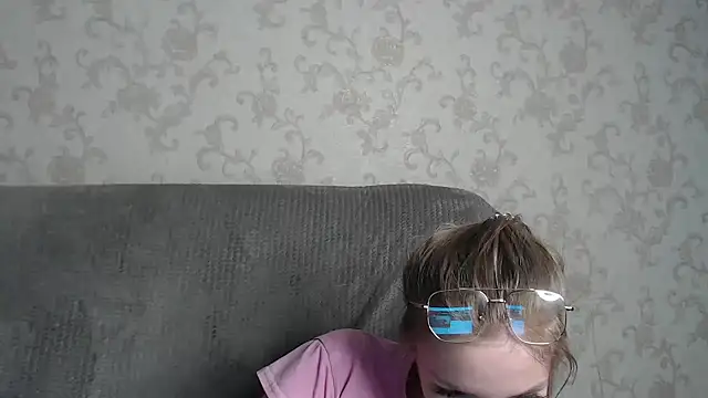 HitGyrl online show from April 2026 01:27:01 PM