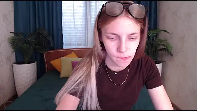 HitGyrl online show from October 2025 08:15:01 AM