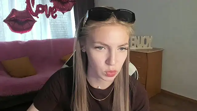 HitGyrl online show from May 2026 08:12:02 AM