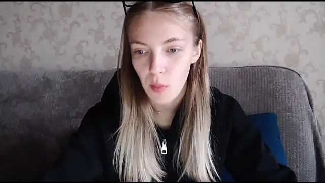 HitGyrl online show from October 2025 02:35:01 AM