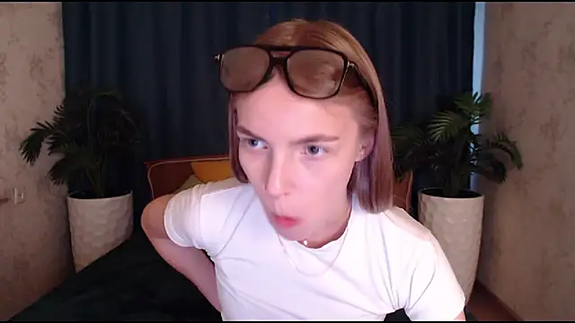 HitGyrl online show from November 2025 08:18:02 AM