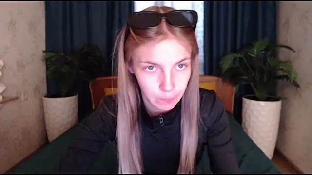 HitGyrl online show from October 2025 08:36:01 AM