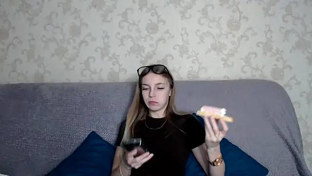 HitGyrl online show from November 2025 01:09:02 AM