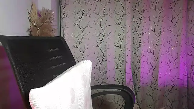 Snapshot of GlamorousQueen chatting on March 2026 01:49:01 PM GlamorousQueen online show from March 2026 01:49:01 PM