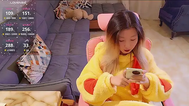 Snapshot of Deserve_E chatting on October 2025 01:02:01 PM Deserve E online show from October 2025 01:02:01 PM