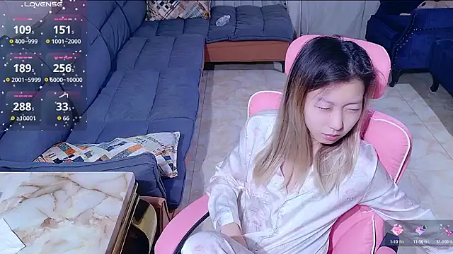 Snapshot of Deserve_E chatting on October 2025 08:04:01 AM Deserve E online show from October 2025 08:04:01 AM