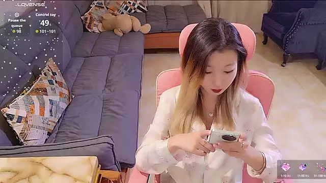 Snapshot of Deserve_E chatting on October 2025 12:57:02 PM Deserve E online show from October 2025 12:57:02 PM