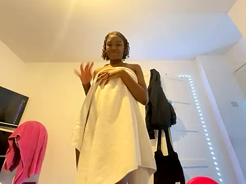 Snapshot of MissAngel-05 chatting on October 2025 10:32:01 PM MissAngel-05 online show from October 2025 10:32:01 PM