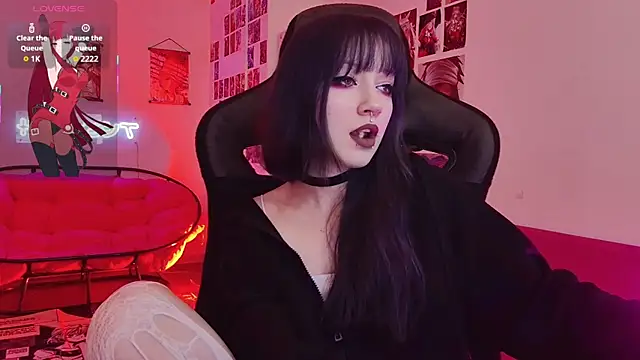 LiliLuna online show from December 2025 01:04:02 PM