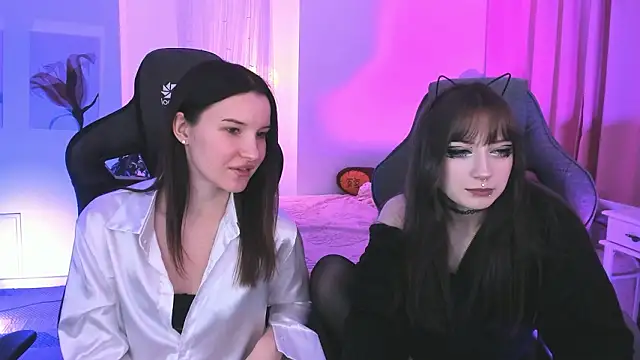 LiliLuna online show from February 2026 12:27:01 PM