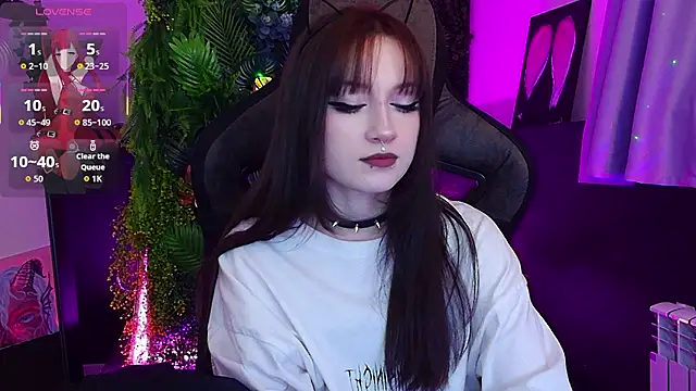 LiliLuna online show from February 2026 01:00:01 PM