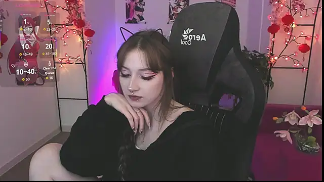 LiliLuna online show from April 2026 04:13:01 PM