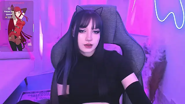 LiliLuna online show from February 2026 12:01:02 PM