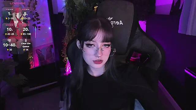 LiliLuna online show from February 2026 04:03:02 PM