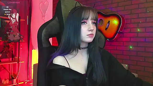 LiliLuna online show from February 2026 04:40:01 PM