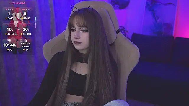 LiliLuna online show from March 2026 01:00:02 PM