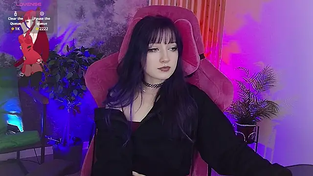 LiliLuna online show from December 2025 02:19:02 PM