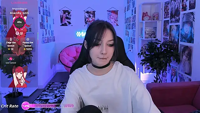 LiliLuna online show from October 2025 04:10:02 PM