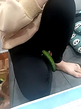 MinhChauXXX19 online show from December 2025 03:02:02 PM