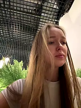 Snapshot of ElliRose chatting on September 2025 04:18:02 AM ElliRose online show from September 2025 04:18:02 AM