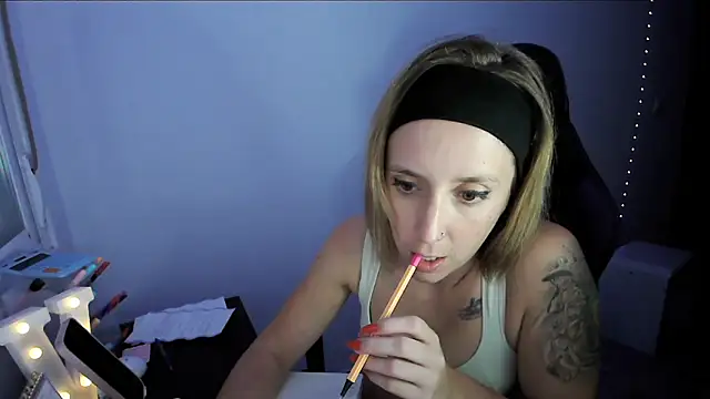 violetofsecret online show from October 2025 10:33:01 PM