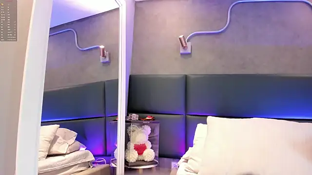 tinnymonroe online show from December 2025 05:40:02 PM