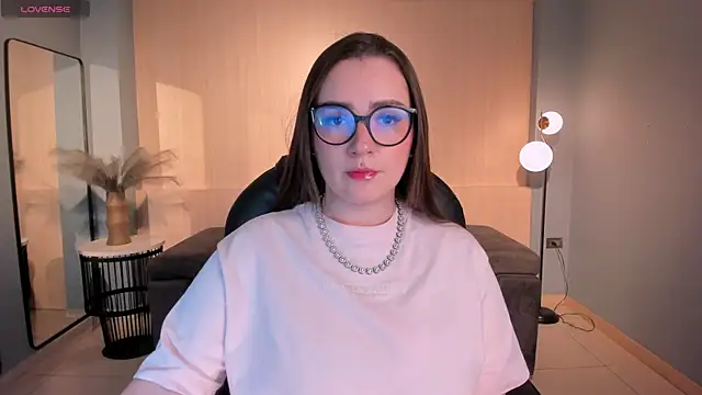 Snapshot of SarahRhodes_ chatting on October 2025 11:33:01 AM SarahRhodes online show from October 2025 11:33:01 AM