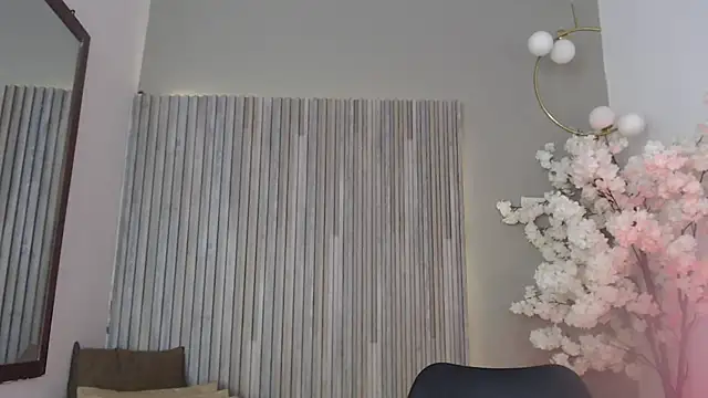 Michellee 20 online show from October 2025 01:12:02 PM