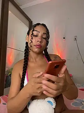 Snapshot of jhennyfer chatting on December 2025 04:33:01 AM jhennyfer online show from December 2025 04:33:01 AM