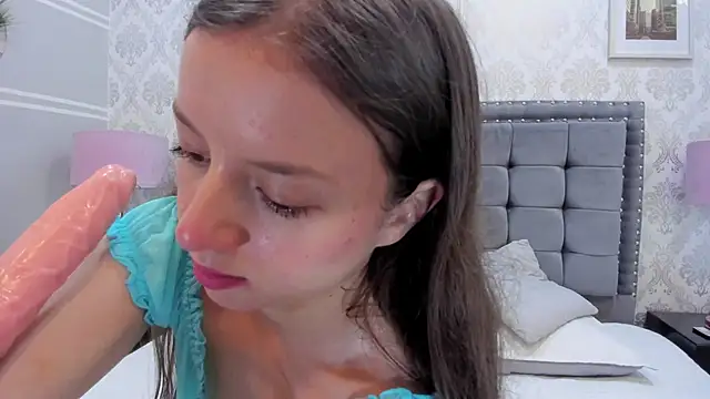 Snapshot of VioletaNova chatting on October 2025 12:37:01 PM VioletaNova online show from October 2025 12:37:01 PM