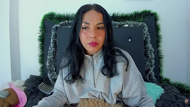 Adrianna Arias online show from December 2025 11:02:02 AM