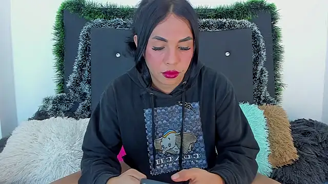 Adrianna Arias online show from December 2025 12:11:01 AM