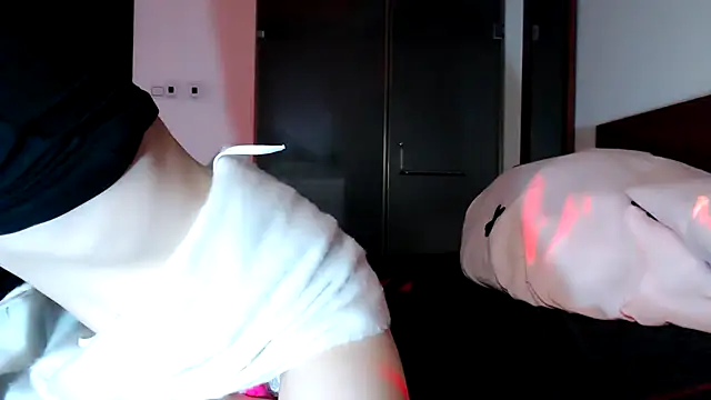 Cam-Ly online show from November 2025 06:22:02 PM