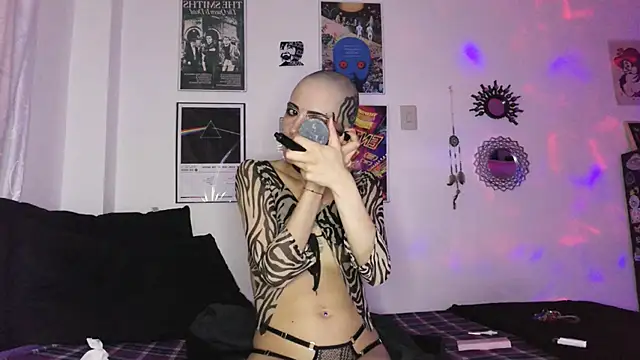 plutonbluemooon333 online show from September 2025 11:48:01 PM