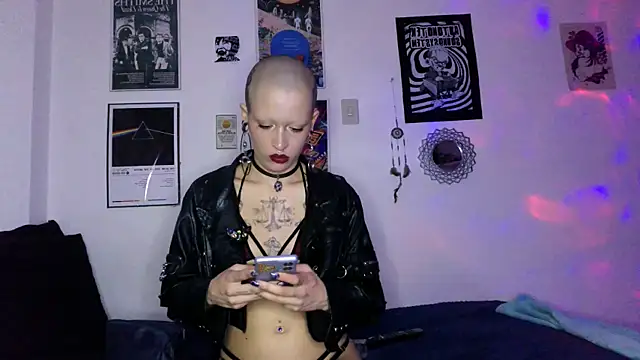 plutonbluemooon333 online show from November 2025 02:45:02 AM