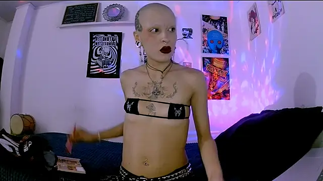 plutonbluemooon333 online show from April 2026 12:01:01 AM