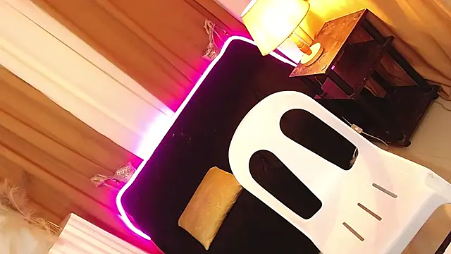 Chichiloeps online show from September 2025 10:28:02 PM