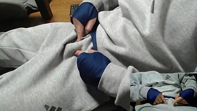 Yasu2000 online show from November 2025 01:59:02 AM