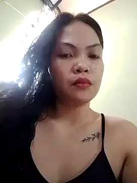 Snapshot of missluvv chatting on October 2025 06:03:02 AM missluvv online show from October 2025 06:03:02 AM