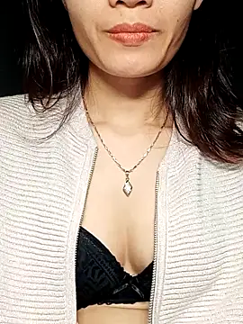 Hinna x online show from November 2025 08:56:02 PM