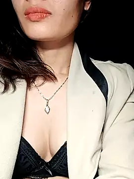 Hinna x online show from November 2025 07:36:01 PM