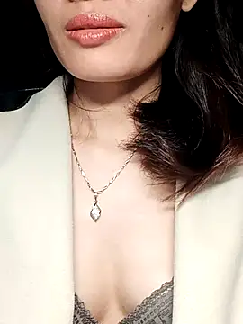 Hinna x online show from November 2025 02:39:01 PM