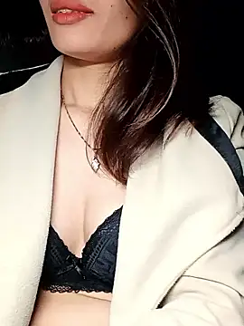 Hinna x online show from November 2025 08:18:02 PM