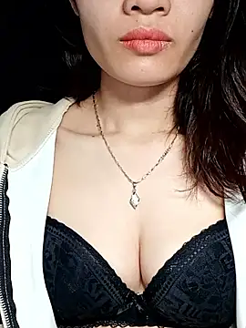 Hinna x online show from November 2025 07:51:01 PM